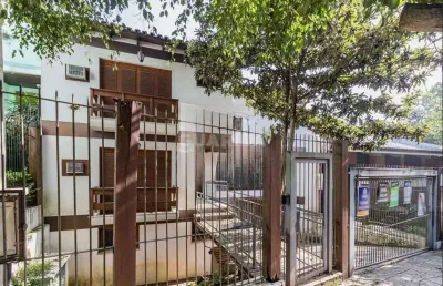 Casa residencial com 4 dormitórios, sendo 2 suítes, no bairro nonoai.
