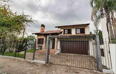 Casa residencial com piscina e 4 dormitórios, no bairro partenon