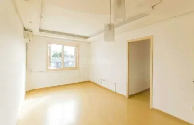 Apartamento com 2 dormitórios e 1 vaga de garagem, no bairro tristeza