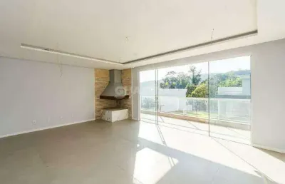 Casa em condomínio com 3 dormitórios, sendo 1 suíte, e 2 vagas de garagem no bairro vila nova