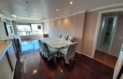Apartamento com 3 dormitórios, sendo 1 suíte com hidro, semimobiliado, no bairro moinhos de vento