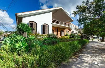 Casa residencial com 6 suítes e 2 vagas de garagem no bairro chácara das pedras