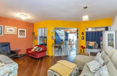 Casa em condomínio com 4 dormitórios, sendo 1 suíte, e 2 vagas de garagem no bairro jardim itu sabará