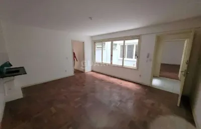 Apartamento amplo com 2 quartos no bairro cidade baixa - porto alegre/rs