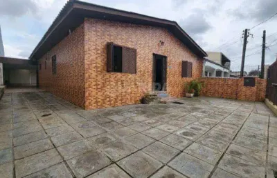 Casa com 3 dormitórios, sendo 1 suíte, e 4 vagas de garagem no bairro sarandi
