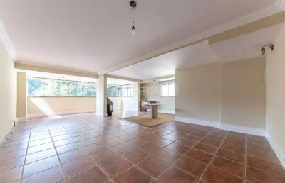 Apartamento de 2 dormitórios, sendo 1 suíte com closet, no bairro rio branco - porto alegre/rs
