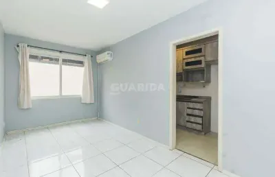 Apartamento com 1 dormitório, com 1 vaga de garagem, no bairro auxiliadora - porto alegre/rs