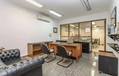 Conjunto comercial com 1 vaga de garagem coberta no bairro petrópolis!