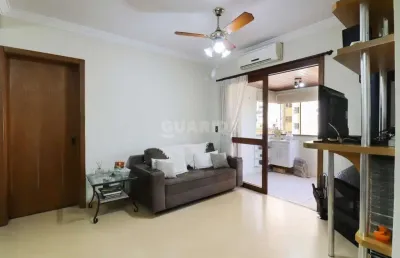 Apartamento mobiliado, com 2 dormitórios, sacada com churrasqueira, e 2 vagas de garagem no bairro petrópolis