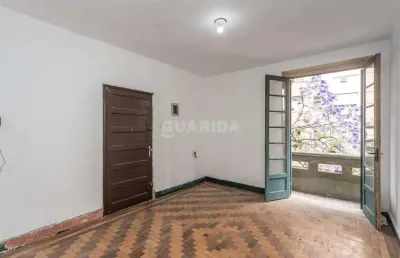 Apartamento de 3 dormitórios com pátio no bairro santana.
