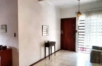 Casa de 5 dormitórios, sendo 2 suítes, no bairro petrópolis