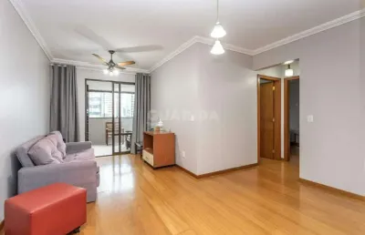Apartamento semimobiliado de 2 dormitórios no bairro petrópolis.