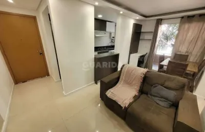 Apartamento mobiliado com 2 dormitórios, sacada com churrasqueira, e 1 vaga de garagem no bairro alto petrópolis!