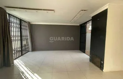 Casa residencial de 2 dormitórios com piscina no bairro hípica