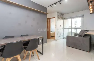Apartamento mobiliado, com 2 dormitórios, e 1 vaga de garagem no bairro alto petrópolis