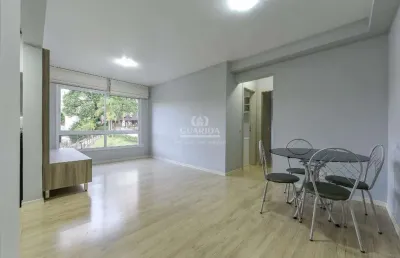 Apartamento semi mobiliado de 2 dormitórios, sendo 1 suíte no bairro central park, com vaga!