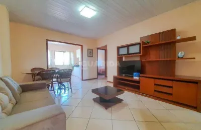 Apartamento mobiliado com 2 dormitórios e 1 vaga coberta no bairro alto petrópolis.