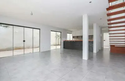 Casa com 3 dormitórios e 4 vagas de garagem no bairro chácara das pedras