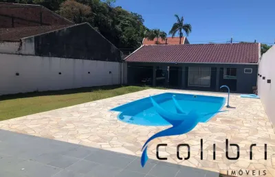 Casa com 4 quartos e piscina próximo a rodoviária de guaratuba