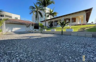 Casa com 3 dormitórios (2 suítes) à venda, 409 m² de área e terreno com 1.368 m2