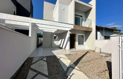 Casa à venda com 3 dormitórios (1 suíte), mobilia planejada e 2 vagas no bairro