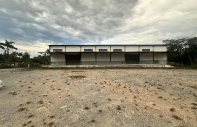 Galpão disponível para venda ou locação em indaial com 771,6 m2 com docas, rampa