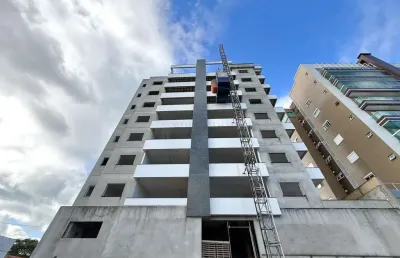Apartamento à venda (2 por andar) com aprox. 146 m2 privativos 3 suítes no bairr