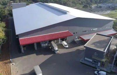 Galpão industrial para sublocação em indaial – 4.240 m² com 5 docas