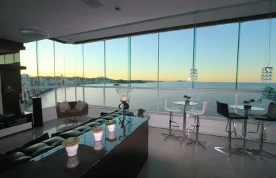 Apartamento cobertura triplex no edifício summer beach em balneário camboriú.