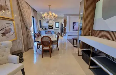 Apartamento diferenciado com ampla varanda - 4 dormitórios (sendo 2 suítes) - 4 vagas - quadra mar - área de lazer completa