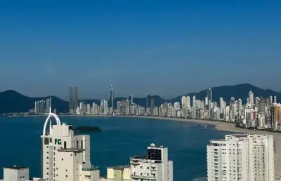 Apartamento mobiliado e decorado - andar alto com linda vista - 3 suítes - 3 vagas - área de lazer completa