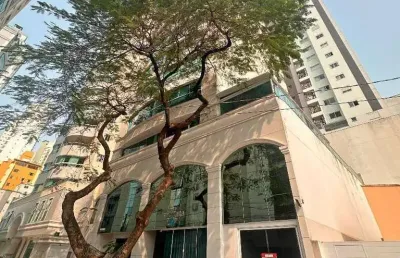 Apartamento mobiliado e pronto para uso - 2 suites - 1 vaga - lavabo - sacada com churrasqueira a carvão