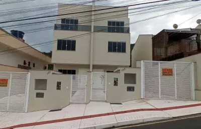 Locação anual - sobrado triplex - 3 suítes - 2 vagas - balneário camboriú/sc