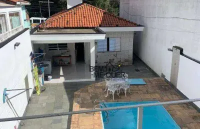 Casa térrea com piscina com 2 dormitórios e edícula