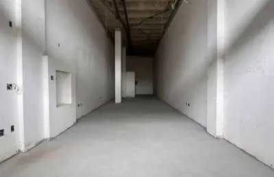 Ampla sala comercial térrea nova, com 77,23m², ótima localização central