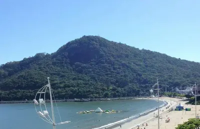 Fantástico frente mar, novo, com 3 suítes, área de lazer completa e localizado na barra sul.