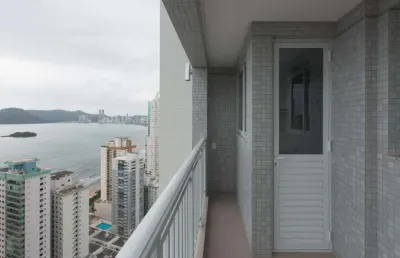 Imóvel fantástico, novo, com 4 suítes e localizado na quadra do mar, de frente para a av. brasil.