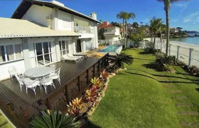 Maravilhosa casa de frente para o mar em bombinhas. área terreno 1.254,00 m² e área construída 805 m²