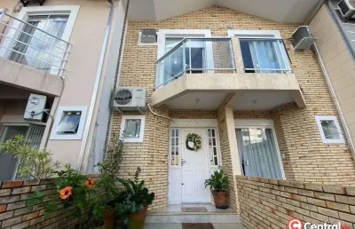 Casa com 3 dormitórios à venda, 110 m² por r$ 860.000,00 - centro - camboriú/sc