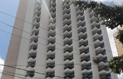Excelente localização á dois quarteirões da praia, com vista mar, apartamentos c/  02 quartos e condominio c/ lazer completo..