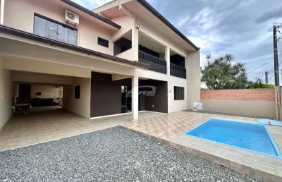 Excelente sobrado com 4 quartos, sendo 1 suíte no bairro armação do itapocoroi em penha/sc. (cód. 10004)