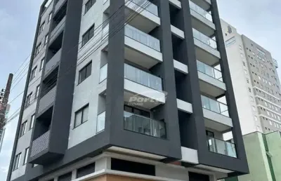 Apartamento com 3 dormitórios sendo 1 suíte + 2 demi suíte, bairro centro de balneário piçarras, distancia do mar 190mts.