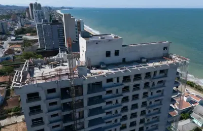 Apartamento 2 dormitórios sendo 1 suíte, com diversas áreas de lazer, no centro de baln. piçarras!