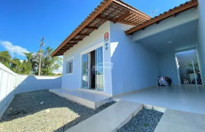 Casa com 2 quartos à venda no itacolomi, balneário piçarras , 72 m2 por r$ 465.000