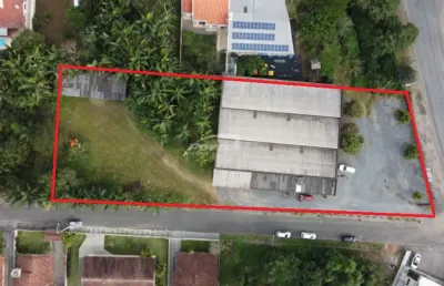 Terreno plano, escriturado no bairro escola agrícola, com área total de 4075m2, sendo 39m x 105m em rua calçada.