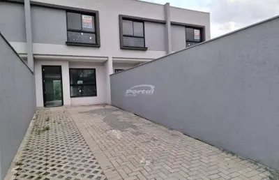 Sobrado no bairro da velha com 2 suítes, 2 vagas de garagem e amplo espaço de terreno