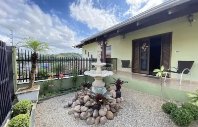 Excelente casa com piscina e ampla área de festas perto da cooper da itoupava norte!