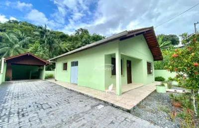 Casa com 3 quartos e amplo terreno, no bairro ponta aguda em blumenau - sc.