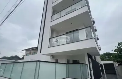 Apartamento com 3 dormitórios sendo 1 suíte no centro de balneário piçarras sc