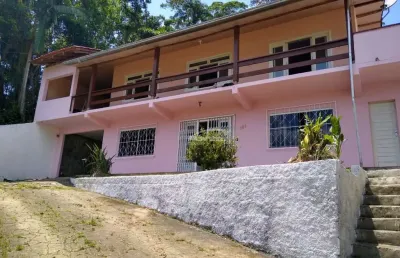 Casa com 03 dormitórios, sendo uma suíte, próximo ao sesi, no bairro vorstadt em blumenau!